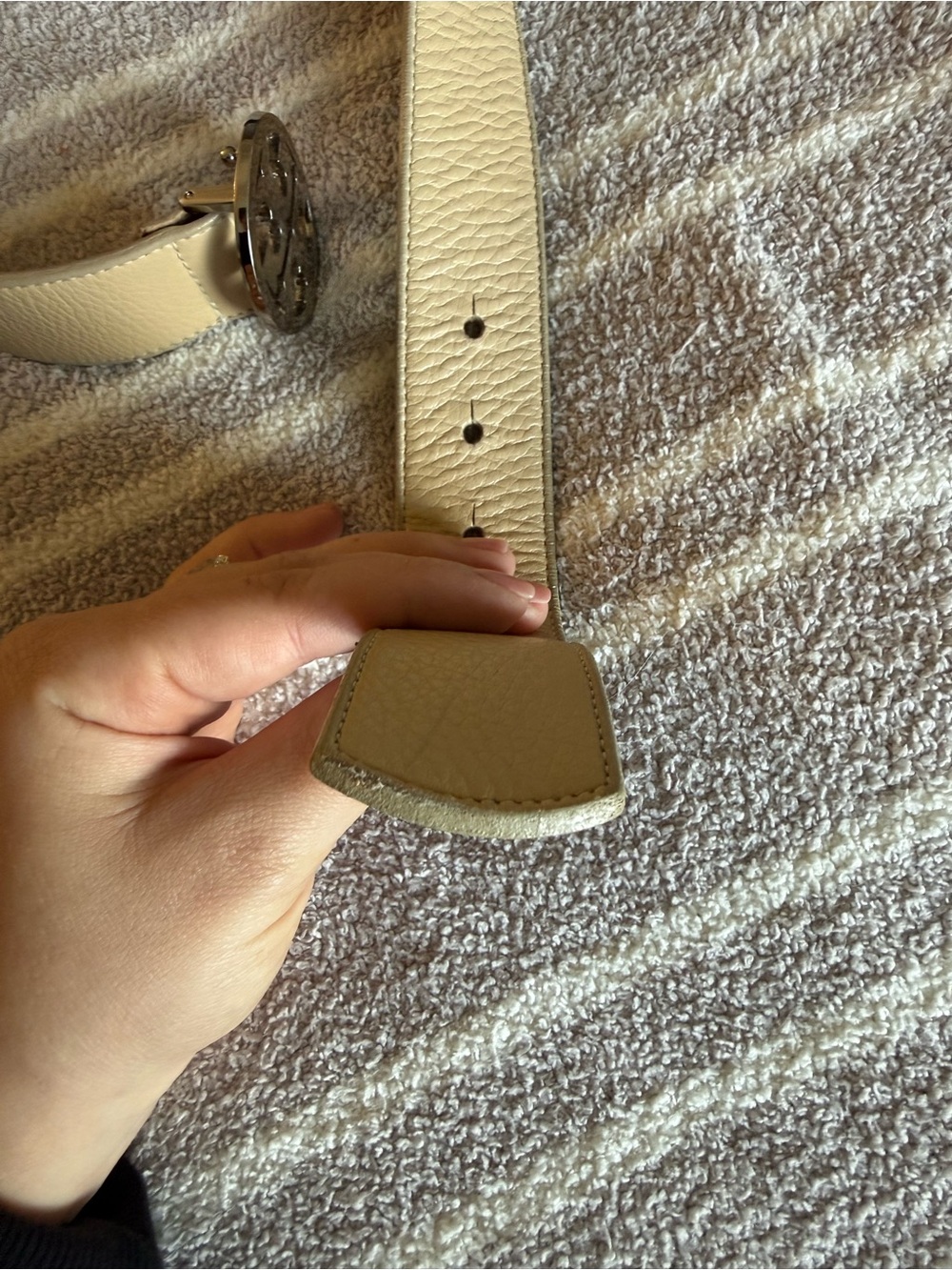 Tory Burch Beige Leather Logo Buckle Belt - Picture 6 of 7